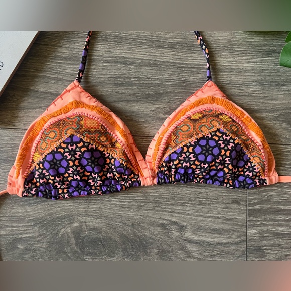 NWOT! Maaji reversible scrapbook stitches triangle bikini top. Size XL - Picture 7 of 12
